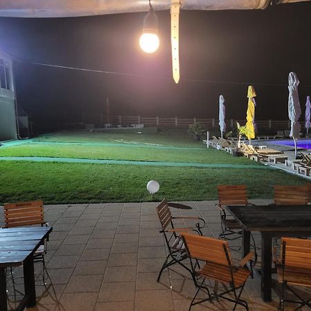 Relax Hotel Greci Bagian luar foto
