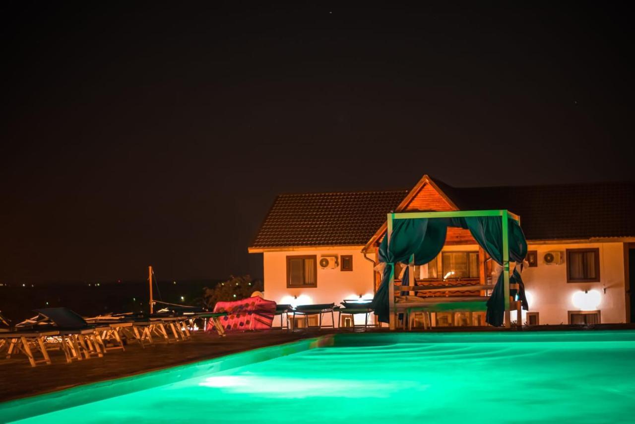 Relax Hotel Greci Bagian luar foto