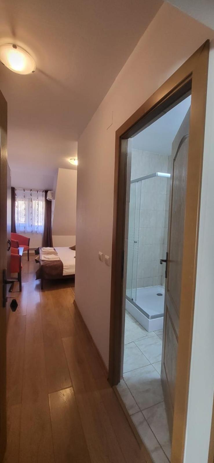 Relax Hotel Greci Bagian luar foto