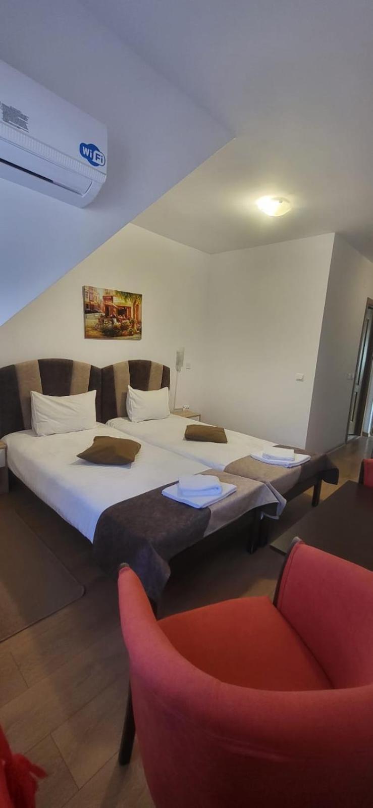 Relax Hotel Greci Bagian luar foto